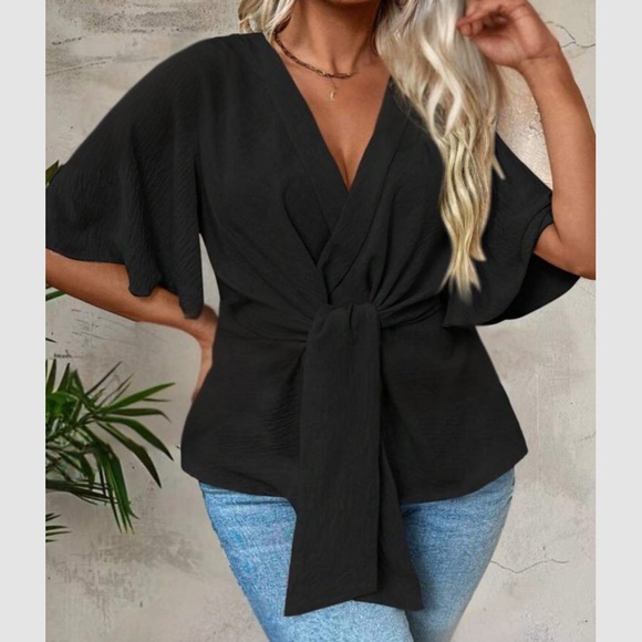 Luxe twist front blouse - Picture 11 of 16